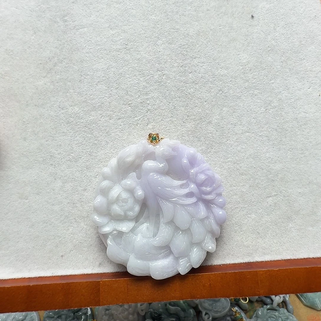 翡翠未镶嵌吊坠(赠链)