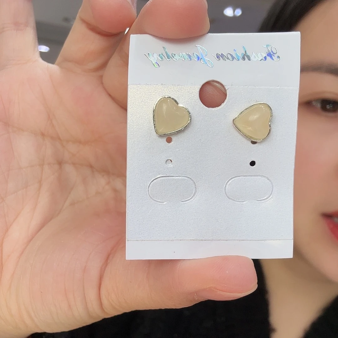 和田玉耳饰未镶嵌