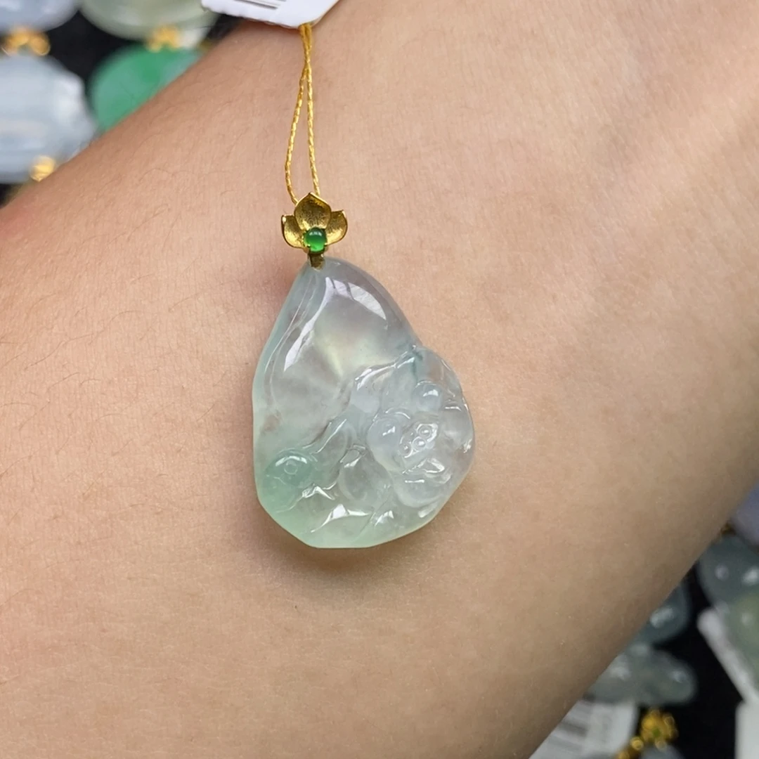 翡翠18K金镶嵌颈饰荷花鱼