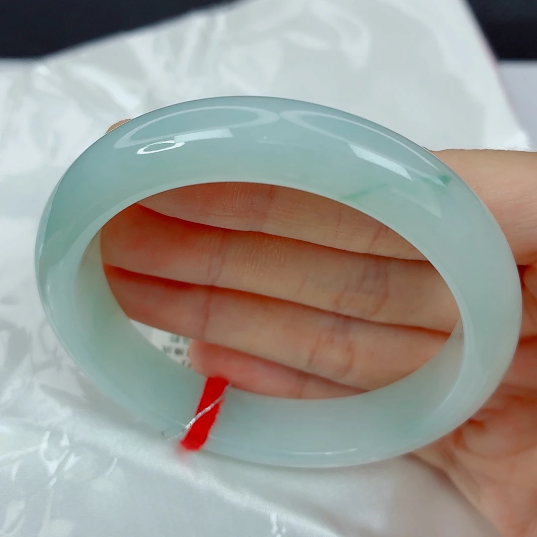 翡翠未镶嵌手镯57.3正圈，细腻清秀，完整