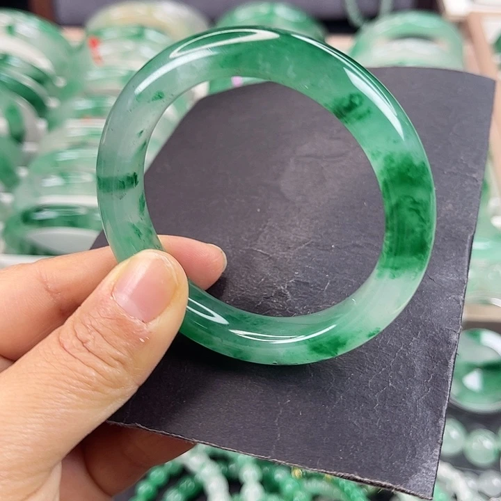 未镶嵌手镯石英质玉