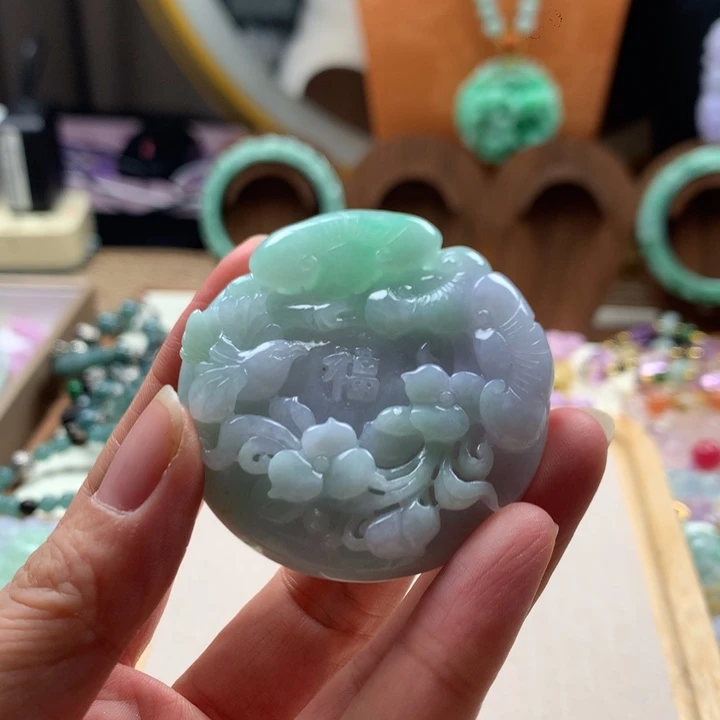 翡翠未镶嵌颈饰吊坠