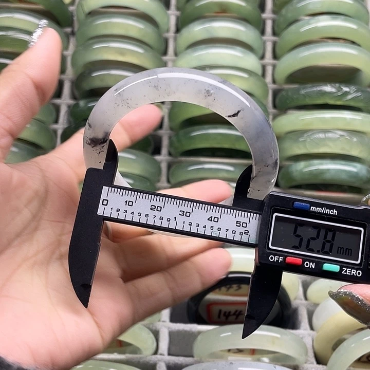 蛇纹石玉未镶嵌手镯158