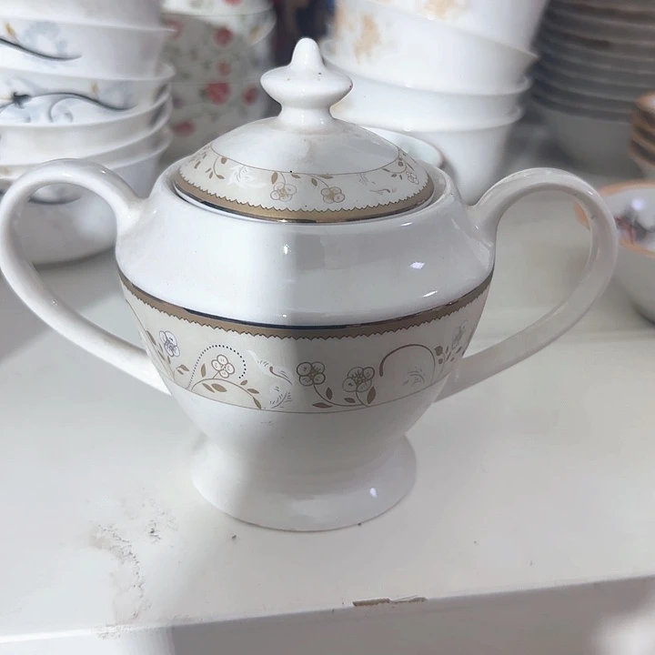 瓷片陶瓷盘子碗啥都有