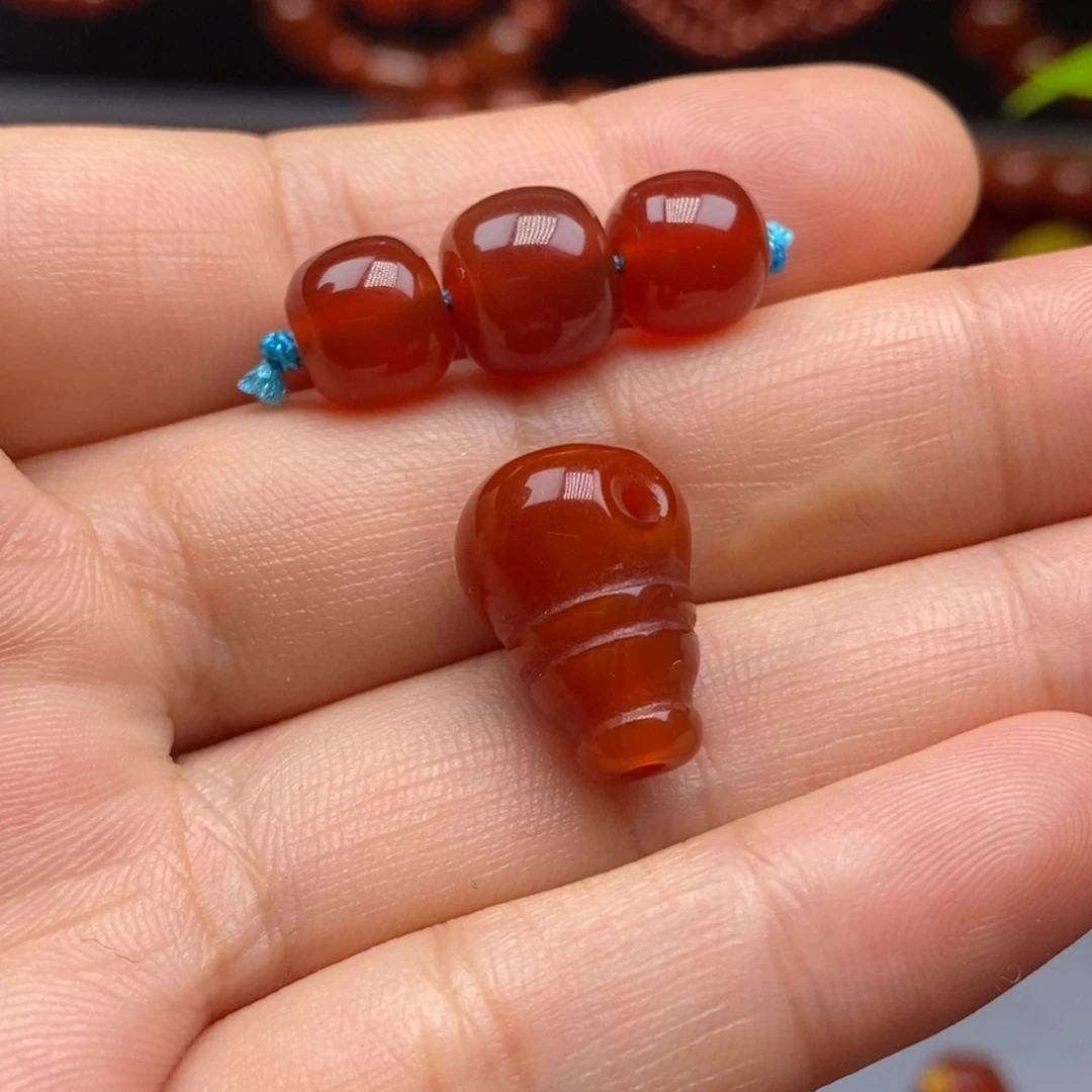 迟***奉玛瑙/玉髓颈饰未镶嵌