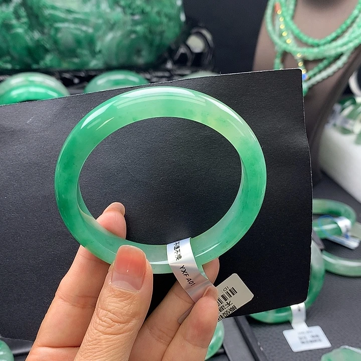 石英质玉未镶嵌手镯