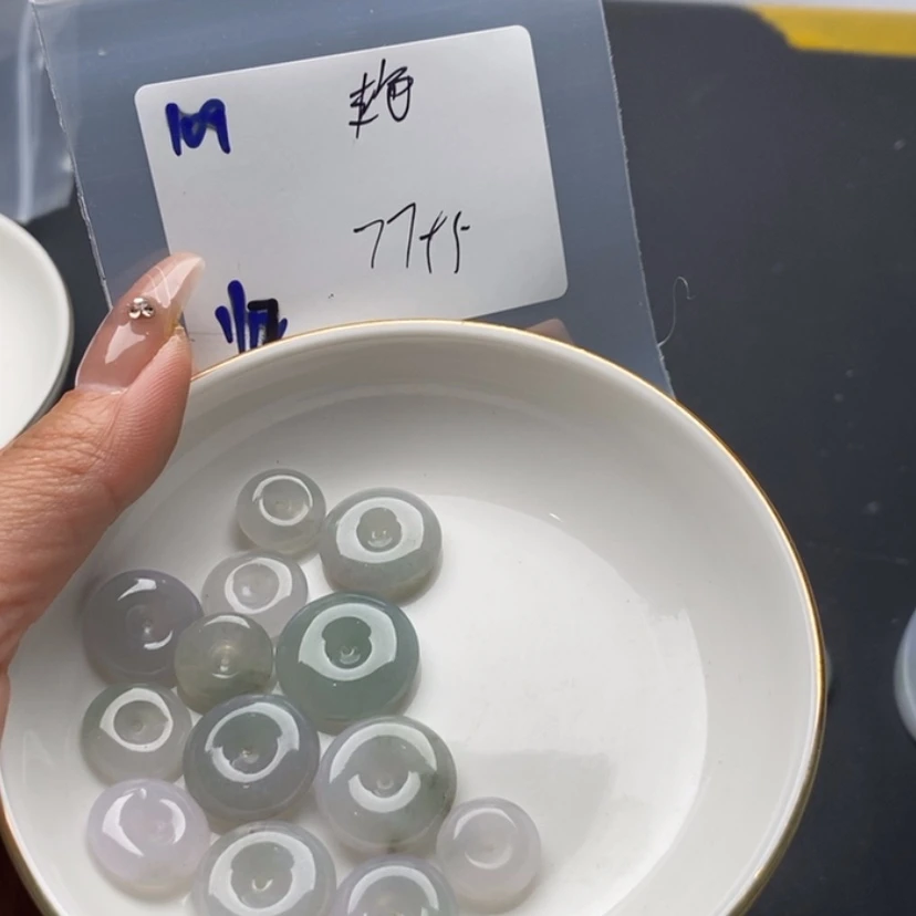 【闪购商品】翡翠颈饰未镶嵌艳*?