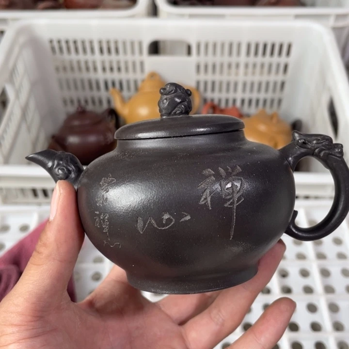 茶壶紫砂老厂紫砂壶一件。