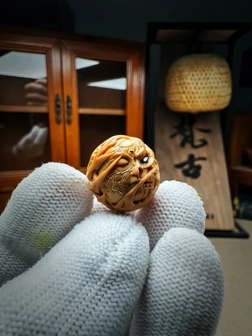 夺面幻化 猴头核桃雕刻