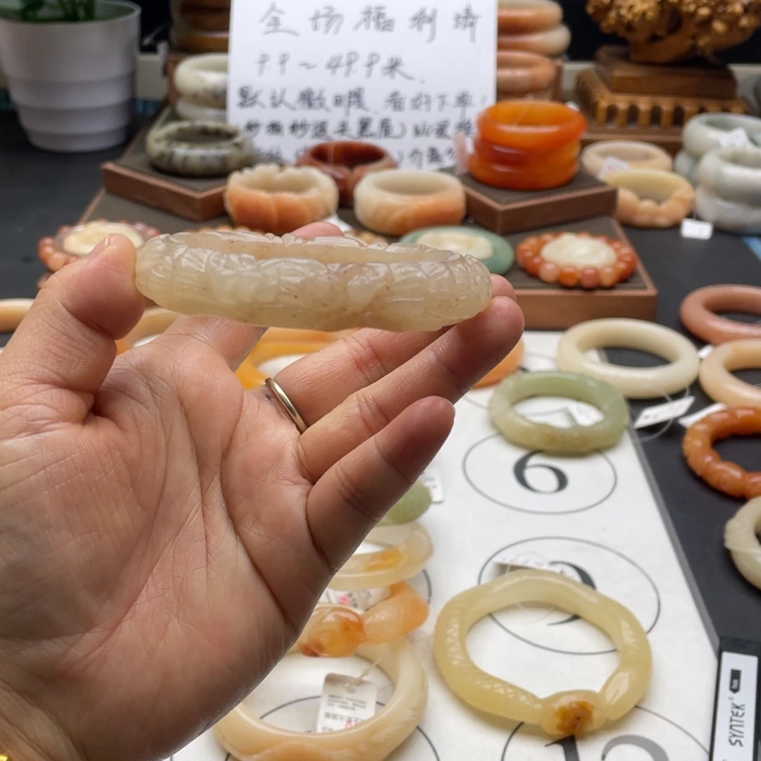 鑫***）石英岩玉未镶嵌手镯