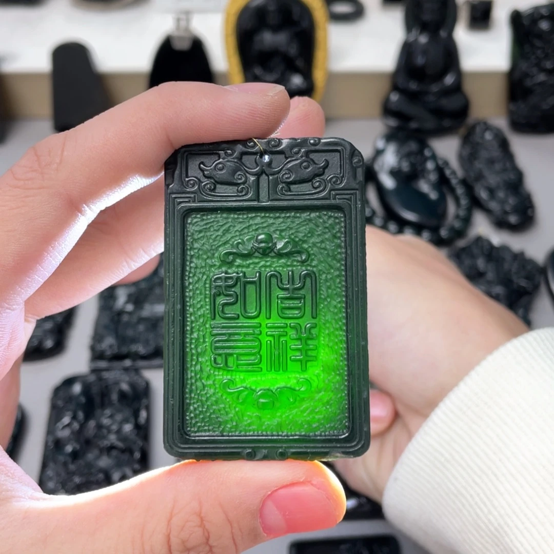 蛇纹石玉未镶嵌吊坠