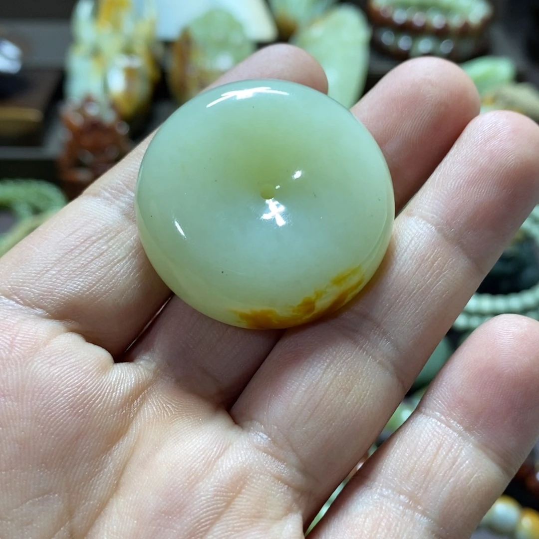 透闪石质玉未镶嵌挂件