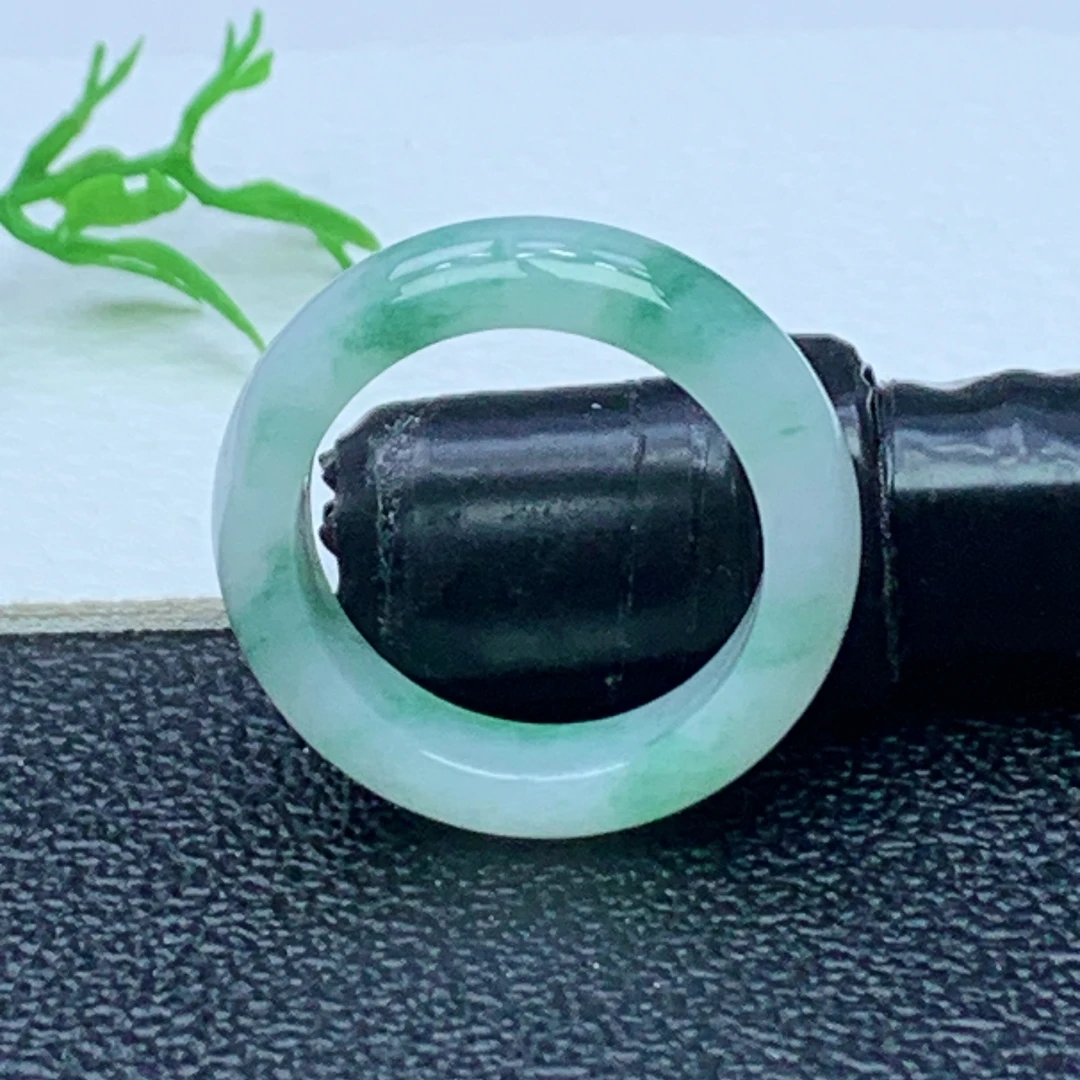 缅甸天然A货翡翠  飘花素面玉戒圈戒指 内径 18mm 编号338