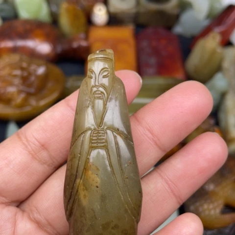 蛇纹石玉未镶嵌颈饰75