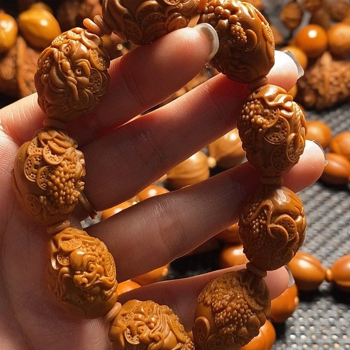 吊坠橄榄核钱袋金蟾