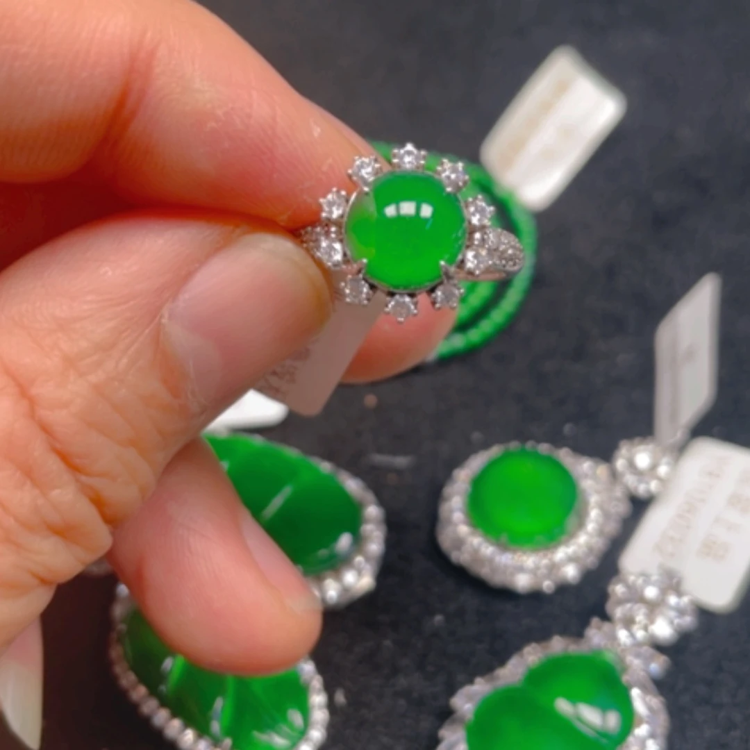 【闪购商品】颈饰银S925镶嵌翡翠戒指