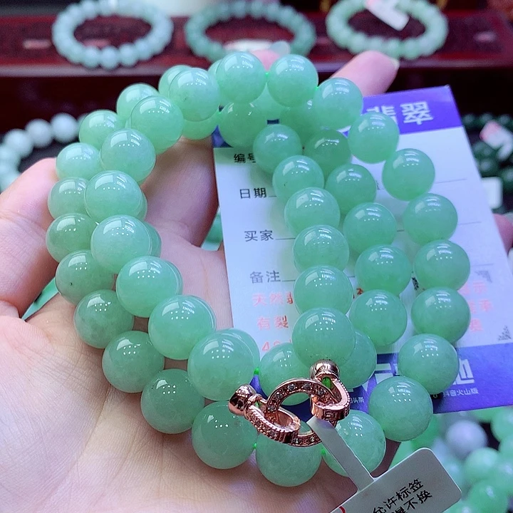 燕****翡翠未镶嵌毛衣链