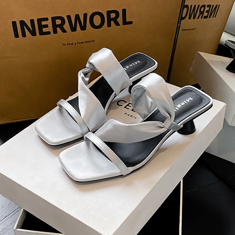 气质仙女风丝绸飘带露趾凉鞋女夏季外穿一字带大码35-43方头高跟