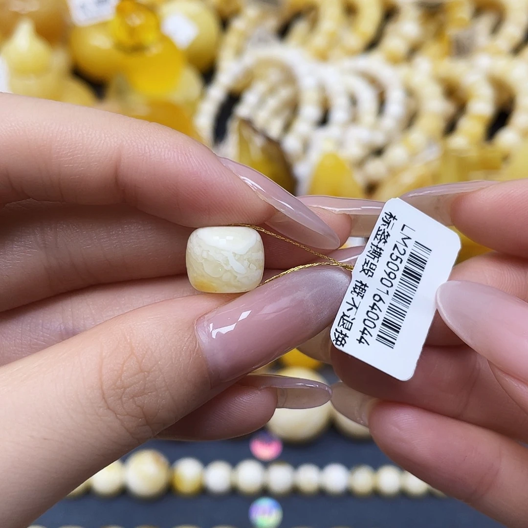 蜜蜡未镶嵌裸石沁色老型11.3✖️9.6mm矿灰