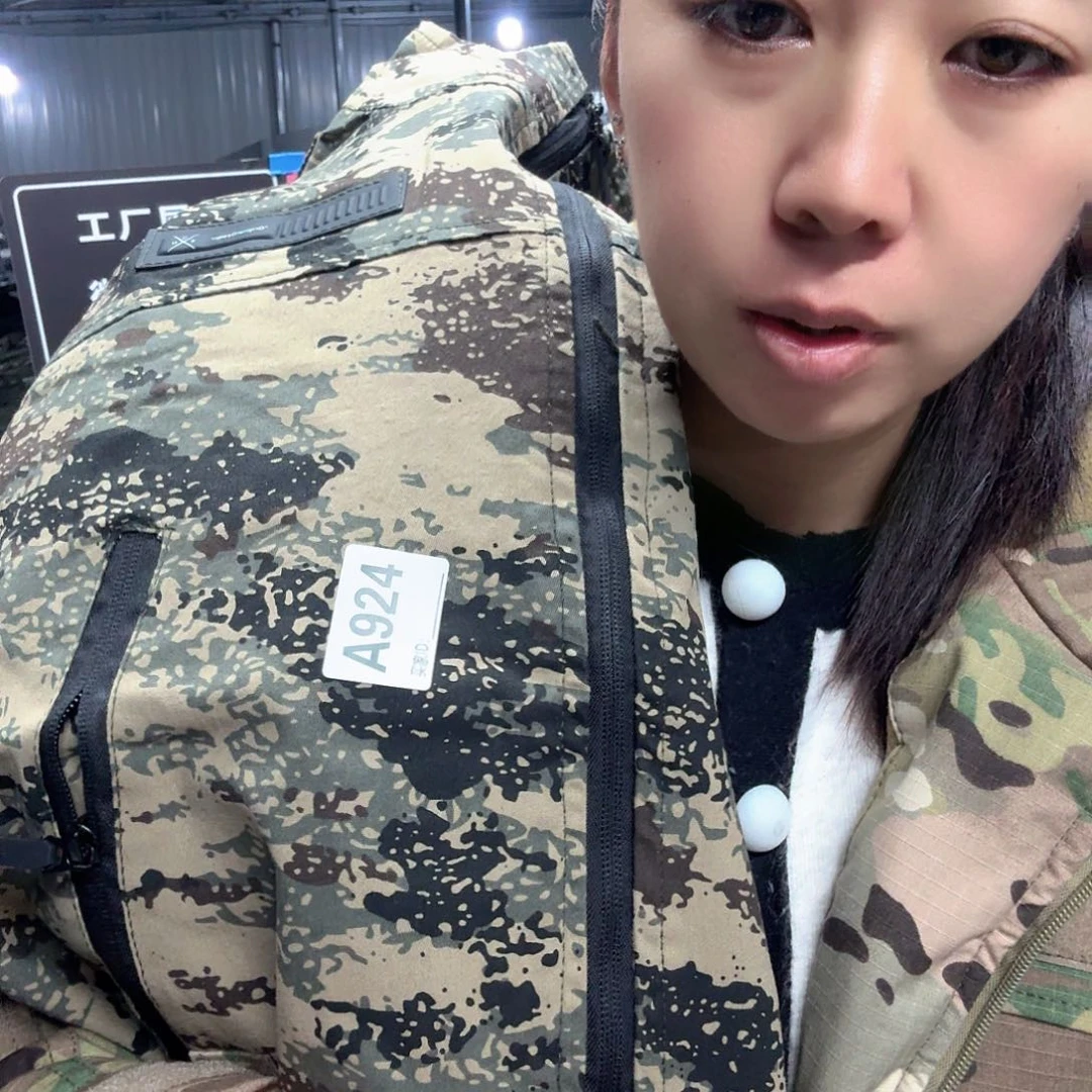 180上衣两件。924。