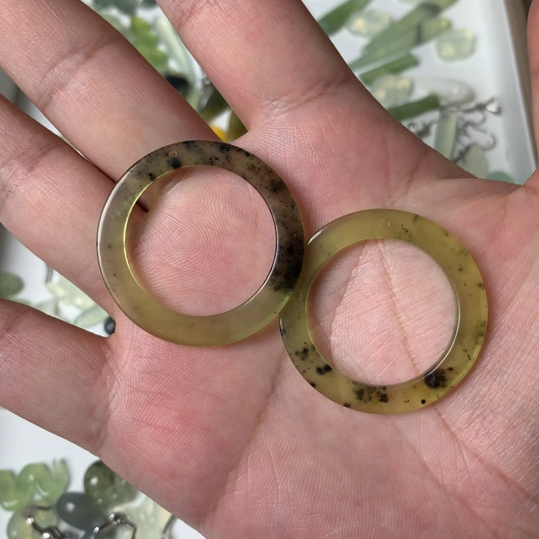 蛇纹石玉耳环未镶嵌