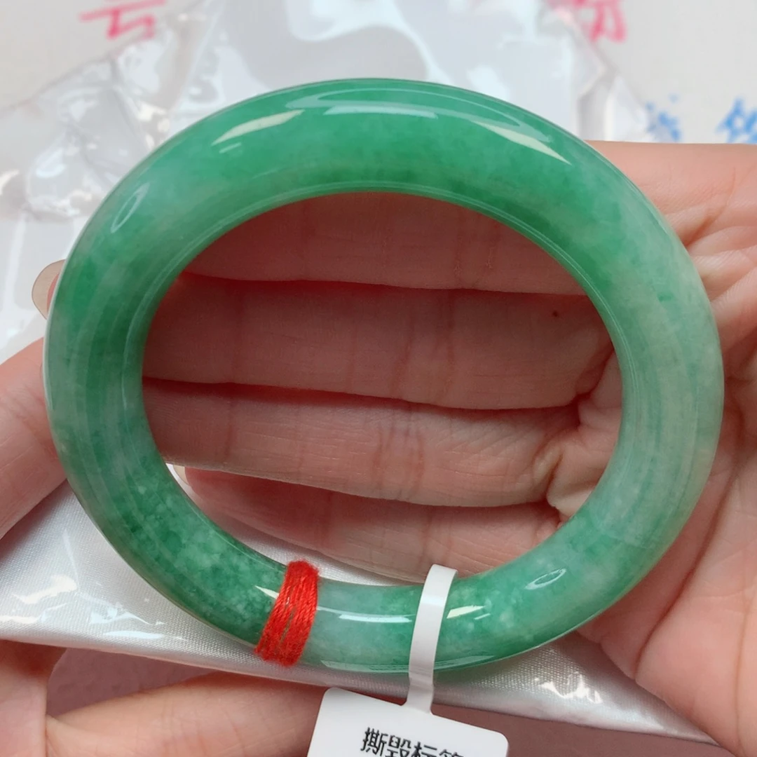 翡翠手镯未镶嵌55.8胖圆条 果阳绿 高性价比