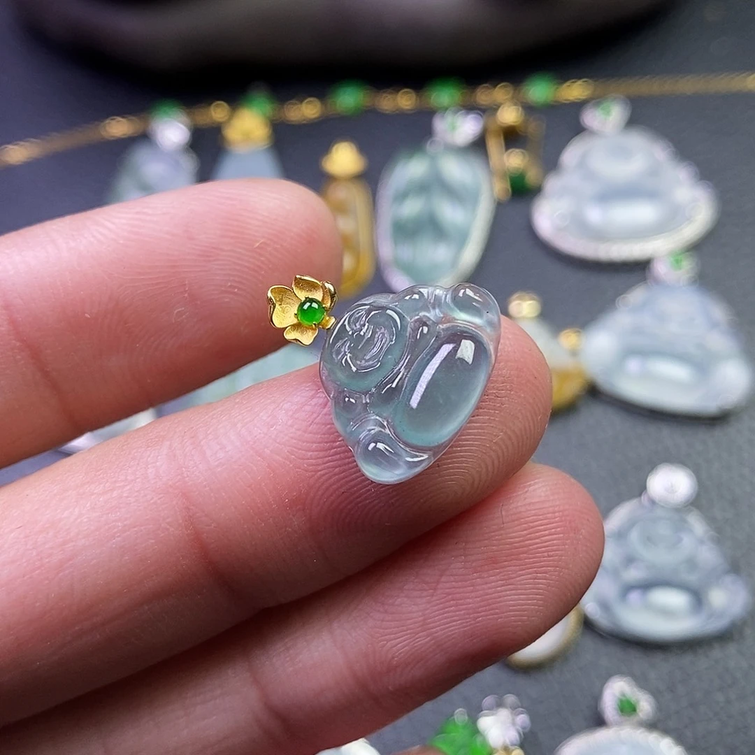 颈饰18K金镶嵌翡翠