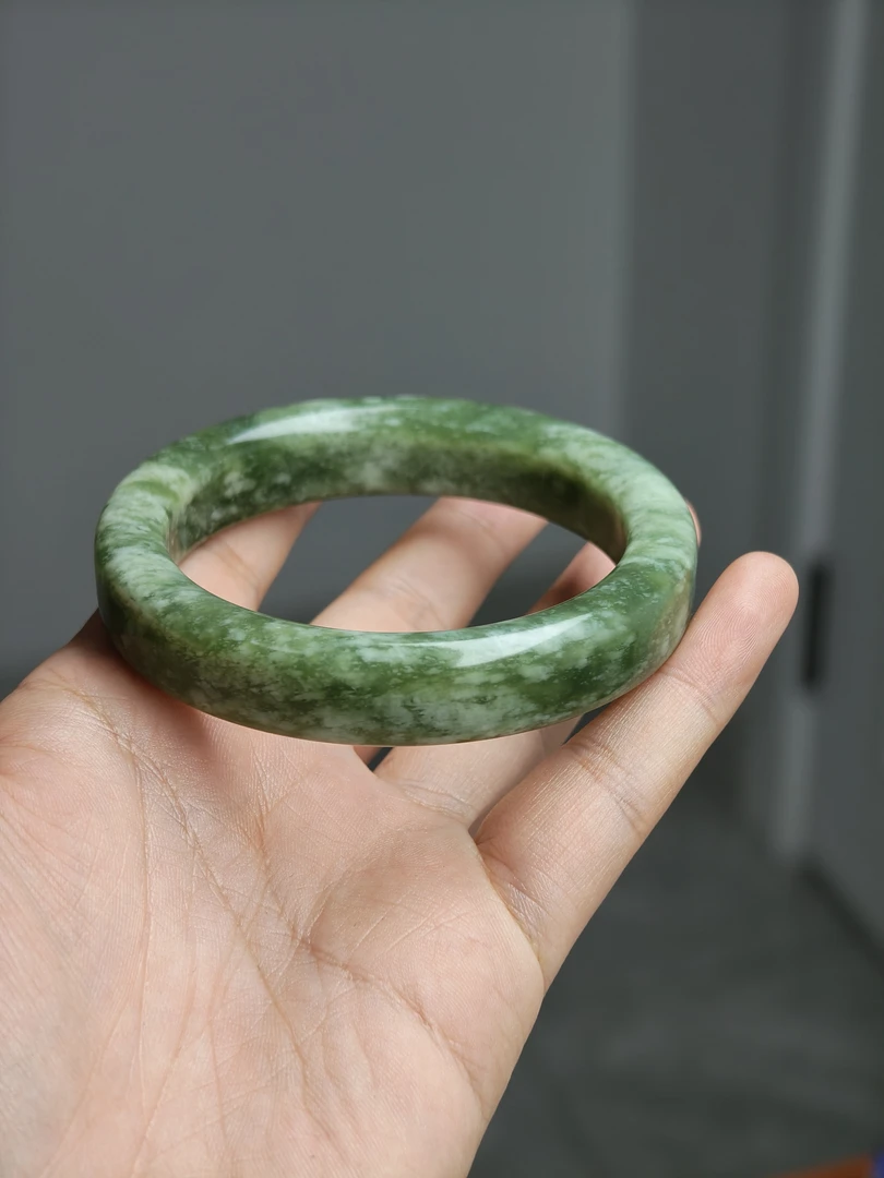 岫玉满翠老油翠方镯60口径