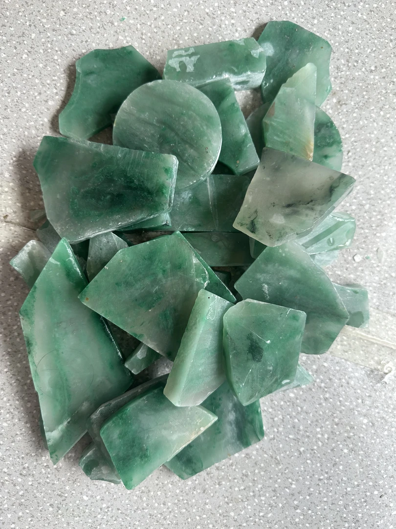 龙陵珠宝天然玉石（随机发货）
