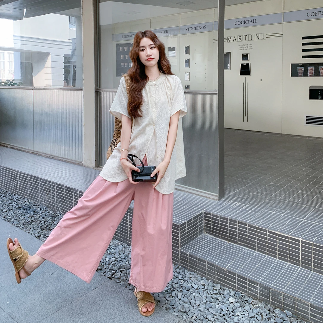 文艺松弛感穿搭套装女夏季2025新款白色刺绣衬衫粉色阔腿裤两件套