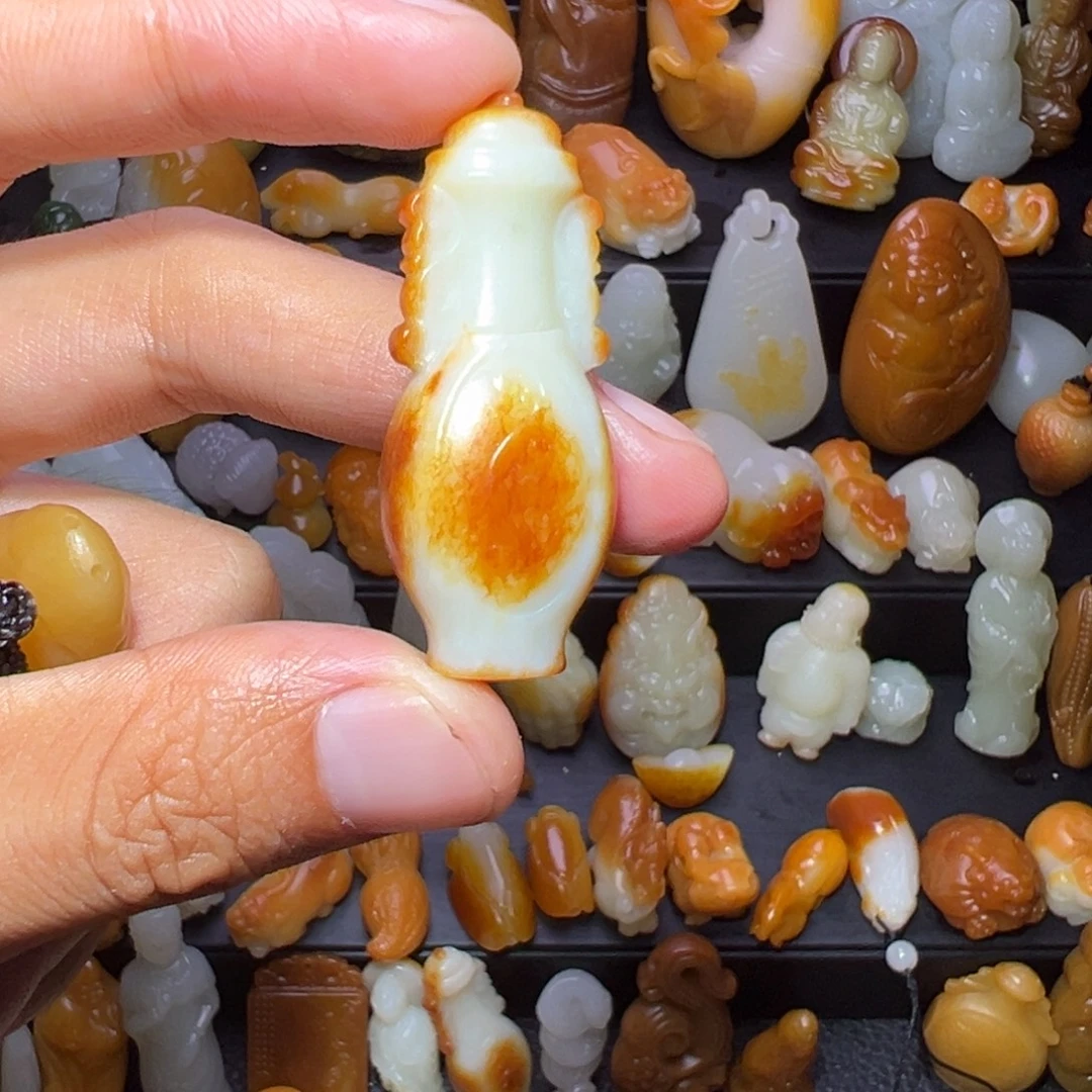 院***长和田玉未镶嵌颈饰