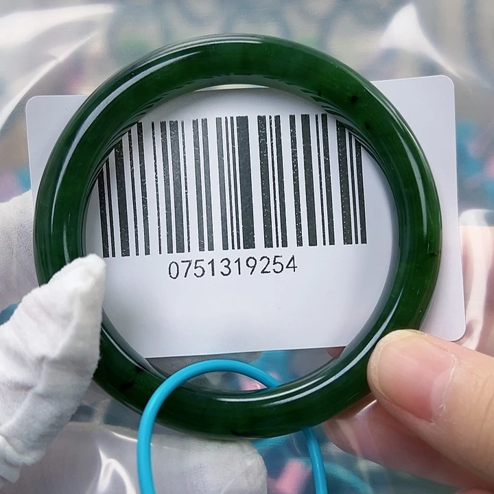 和田玉未镶嵌手镯微瑕56