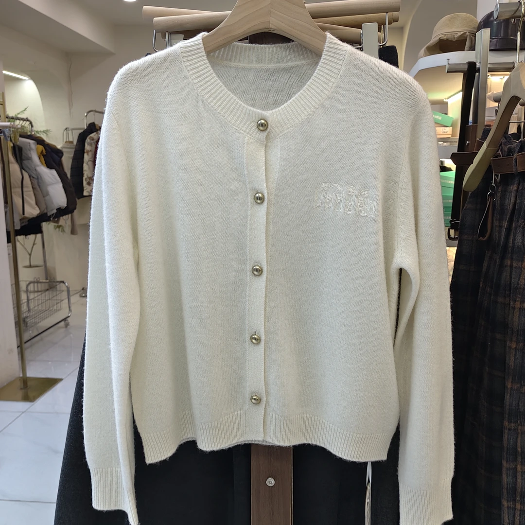 福利款上衣时髦知识分子羊绒短袖字母系圆领