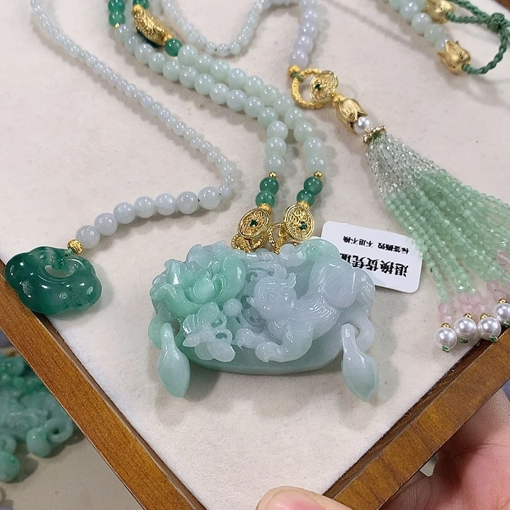 翡翠未镶嵌颈饰翡翠吊坠