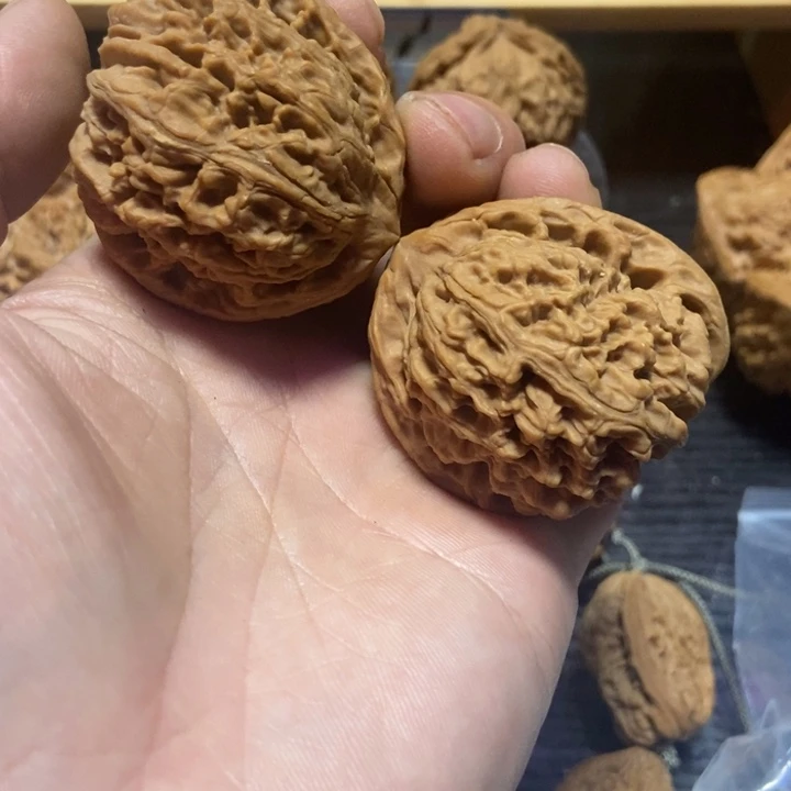 忘***我吊坠文玩核桃南疆石小蝴蝶