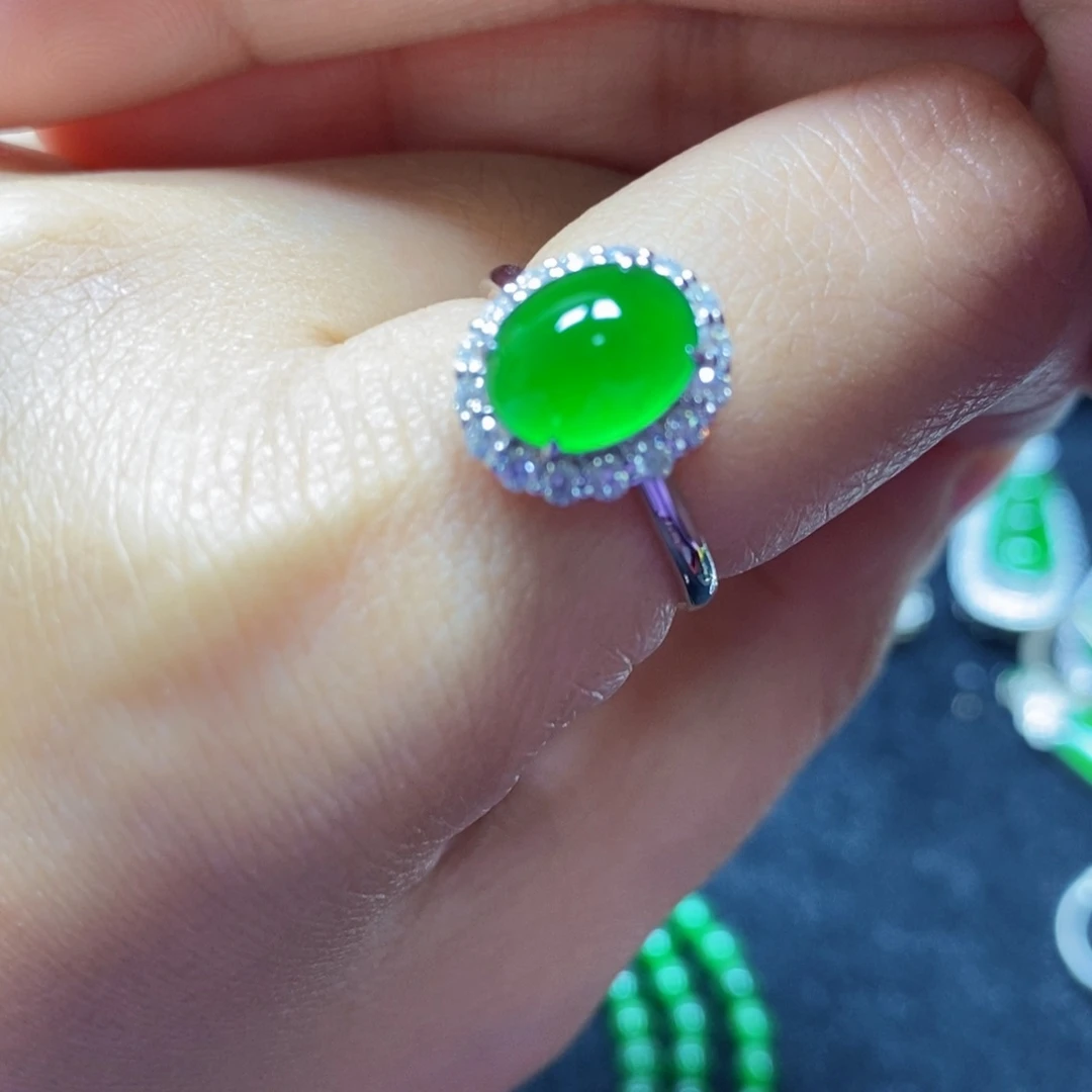 翡翠戒指18K金镶嵌天然翡翠