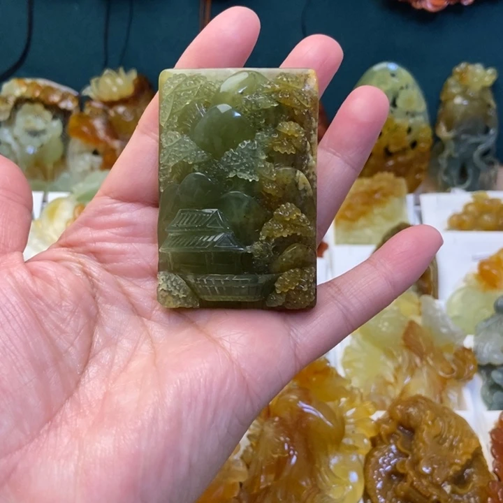 蛇纹石玉未镶嵌颈饰