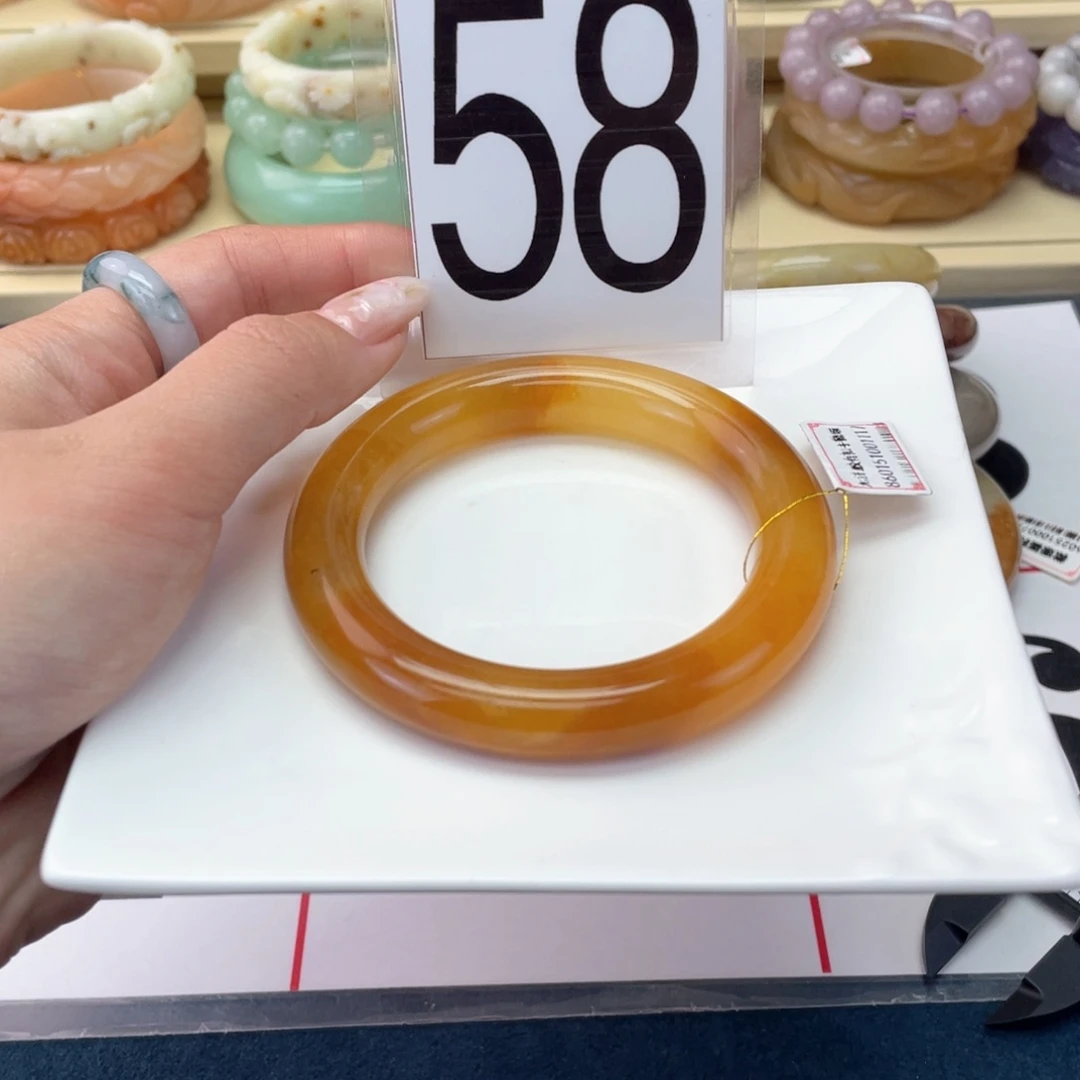 石英岩玉未镶嵌手镯