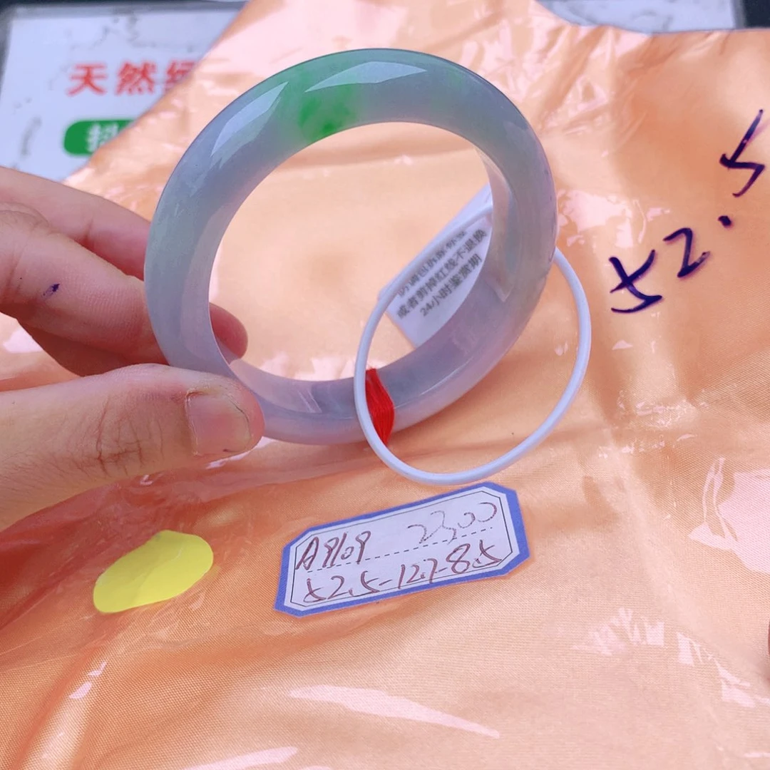 翡翠手镯未镶嵌我