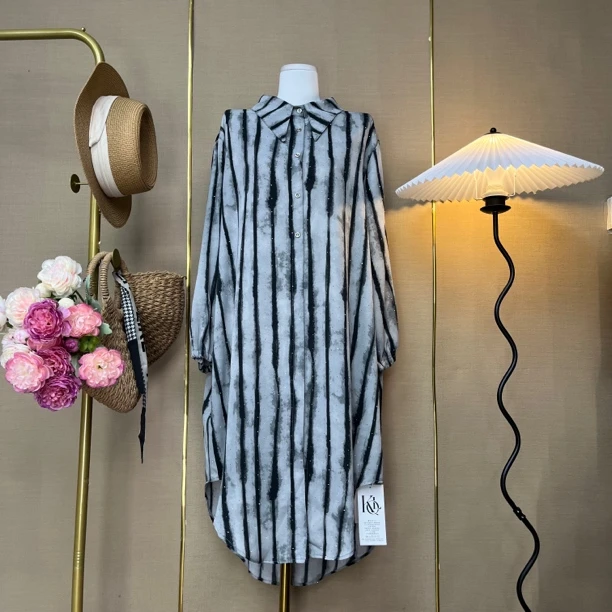 【307-359】烫钻时尚印花长袖衬衫设计风格独特