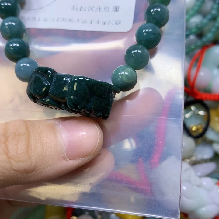 翡翠颈饰未镶嵌翡翠