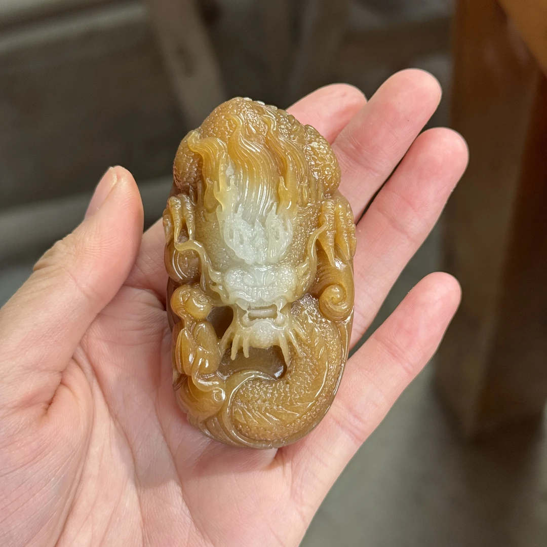 新疆和田玉金山糖龙牌