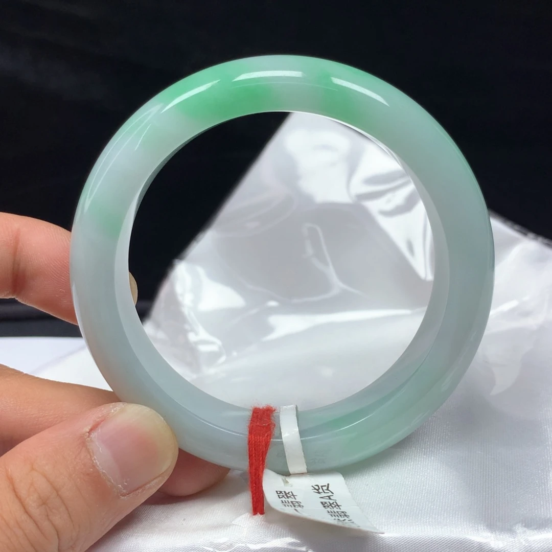 翡翠手镯（圆镯）未镶嵌54.7