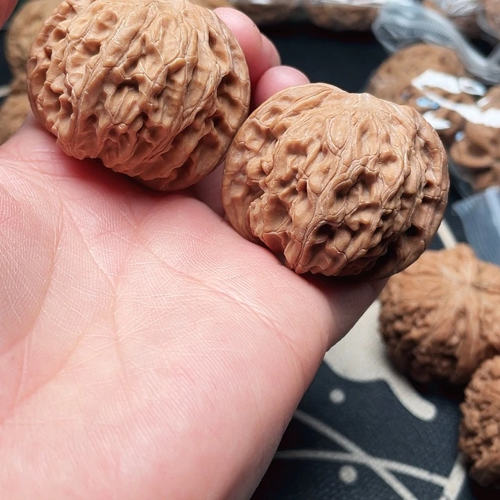 文玩核桃把件磨盘狮子头