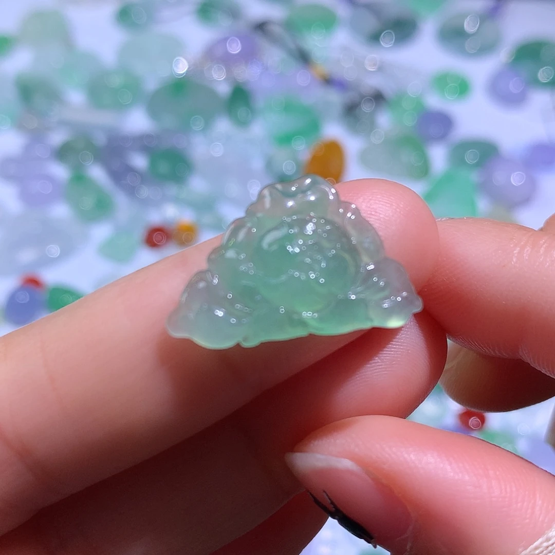 翡翠颈饰未镶嵌花花