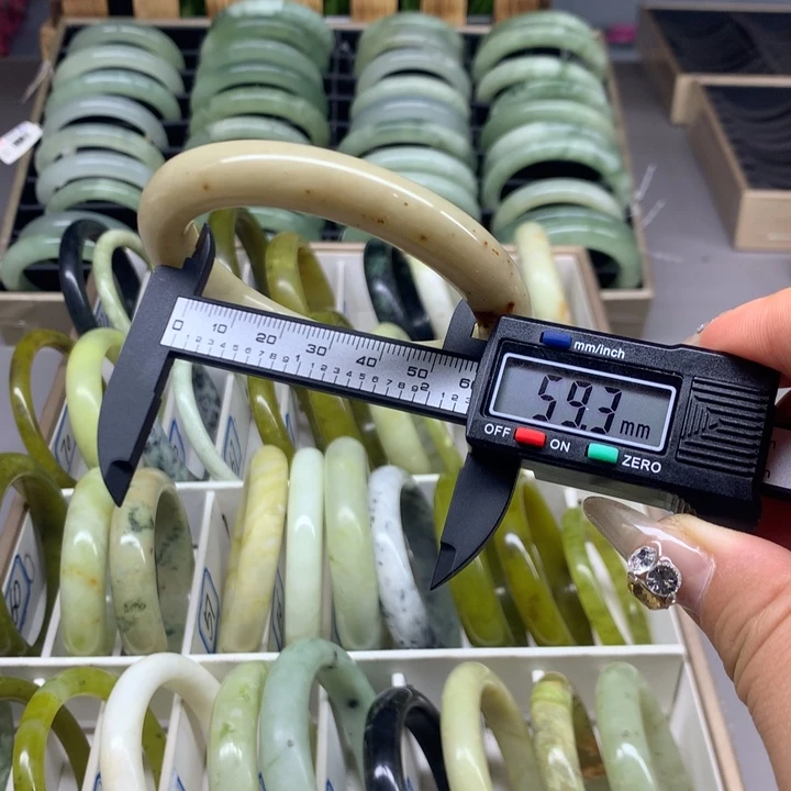 未镶嵌蛇纹石玉手镯75