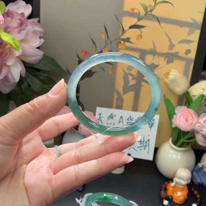 翡翠未镶嵌手镯半山水冰蓝绿