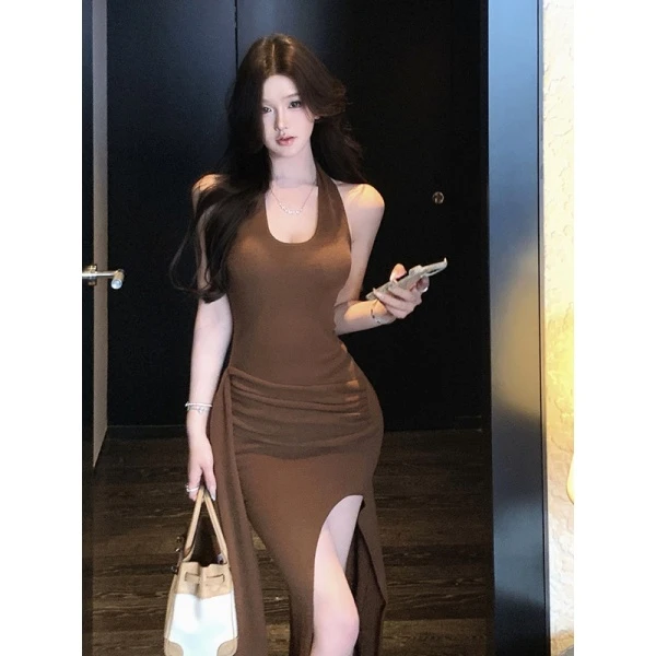 北海道之恋设计感挂脖露背性感褶皱侧开叉针织连衣裙蓬蓬短裙