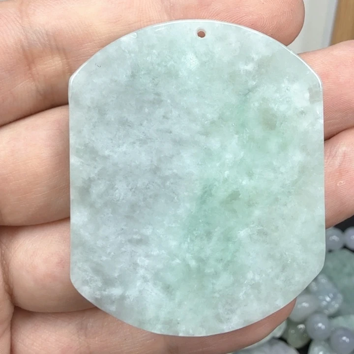 翡翠挂件未镶嵌翡翠