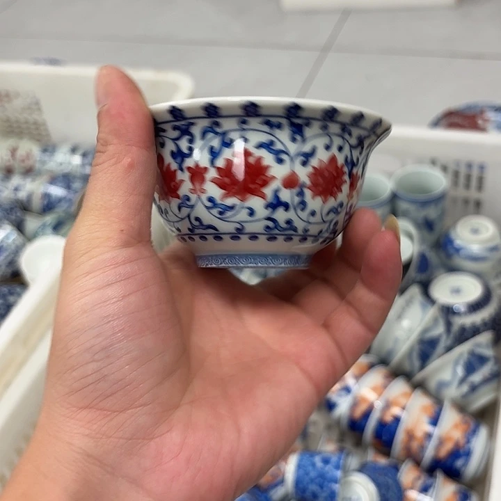 瓷片釉里红缠枝莲大压手杯景德镇